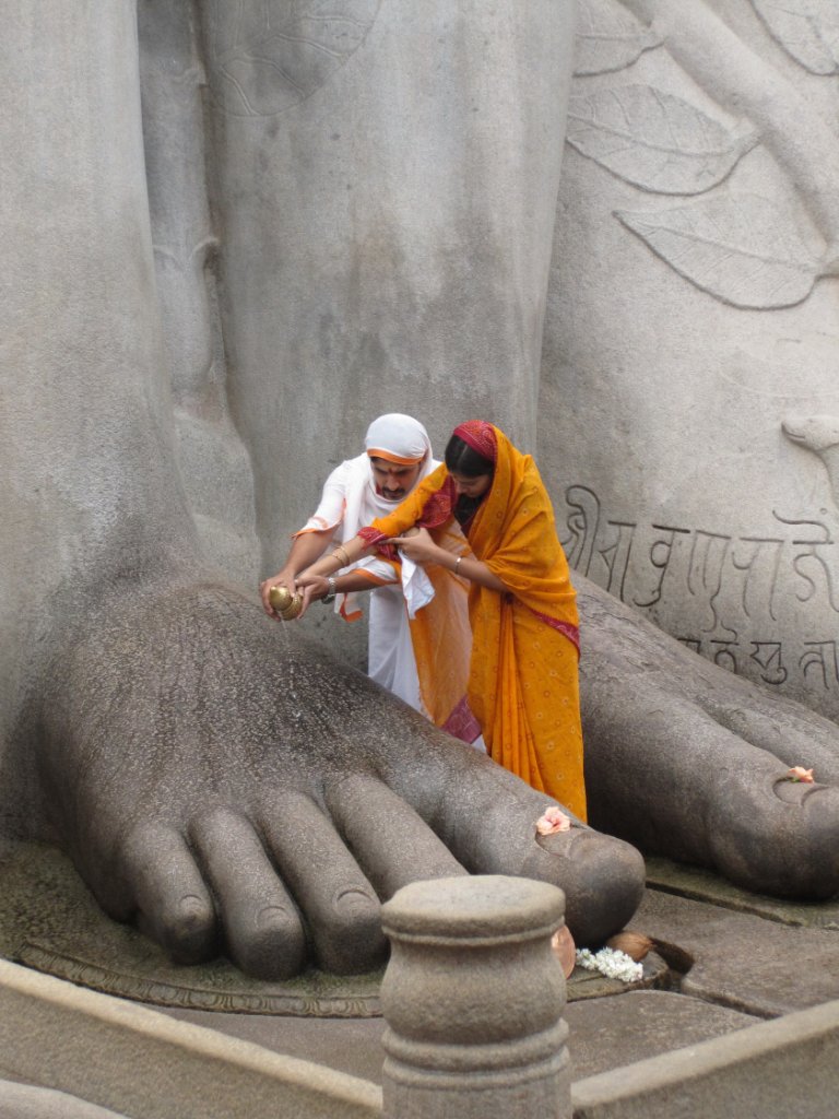 06-Ceremony around the foot of Bhagawan Bahubali.jpg - Ceremony around the foot of Bhagawan Bahubali